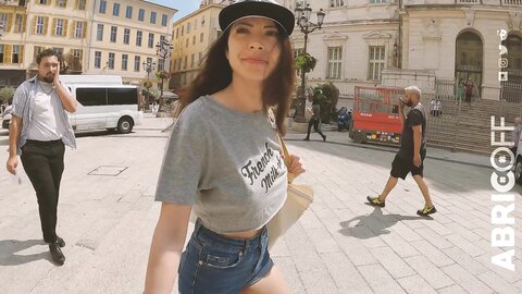 Myaomai Braless Walk In Crop Top Underboobs