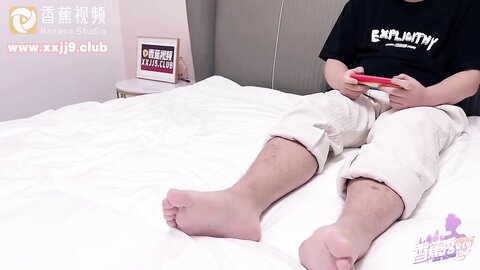 xjx0061性感姐姐帮弟弟解决压力