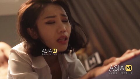 Horny Secretary Be The Master And Footjob Her Boss