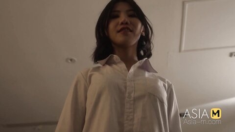 Horny Secretary Be The Master And Footjob Her Boss