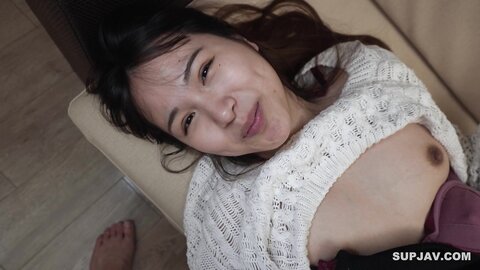 4200059 [Beautiful woman, erotic man] Beautiful woman who looks like she`s having a bit of a hard time. Raw Nakadashi + oral ejaculation during clothed sex.