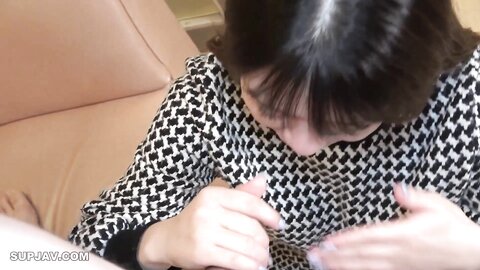 4245550 [No] First Gokkun! The beautiful receptionist at a luxury foreign car dealership turns into an extremely erotic woman! She was fucked with natural saliva lotion and her uncle was so fucked up - he san...