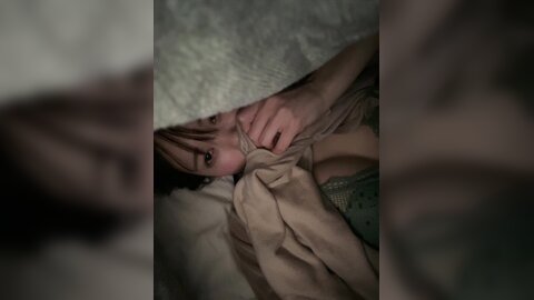 4338717_布団の中で、、動画????①