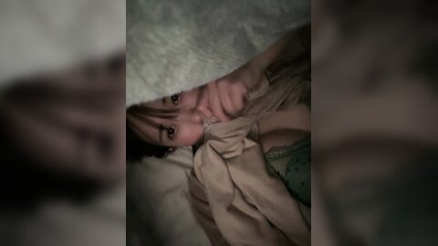 4338717_布団の中で、、動画????①