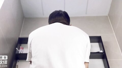 QT-001喜欢Cosplay的合租室友