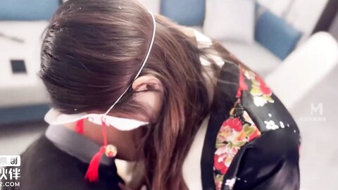 QT-001喜欢Cosplay的合租室友