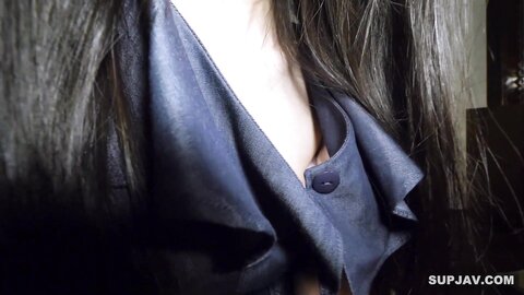 FC2PPV-4265376 [モ無][お漏らし]中年を手玉に取る20歳の女 唾飲ませれてドМ中年大興奮強.制ピストンど突き若年マンコが豪快潮吹き射精勃起チンポにぶっかかる！