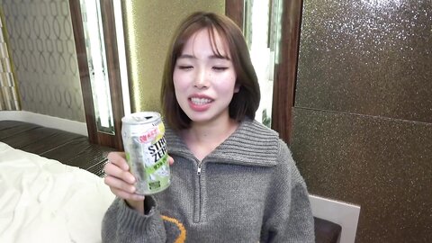 FC2PPV-4287317-2 [2作品]ハメ潮まで吹いちゃう超敏感体質りなちゃん。お.さ.け飲みほろ.よ.いイキまくり生エッチで美ウエストに美尻がたまらない色白美スレンダーbodyに3回大量生中出し。