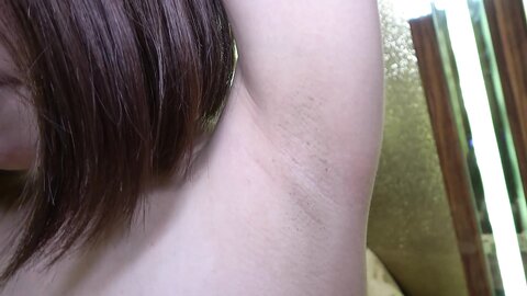 4287317-5 [Rina-chan a une constitution corporelle super-sensible qui lui permet même de faire sauter une marée de baise. Elle est une ... S... Boire et boire. Yo. Le beau corps blanc et mince de Rina, avec une...