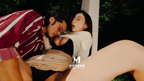 MD-0230-1家族团圆饭EP1新年乱伦母女