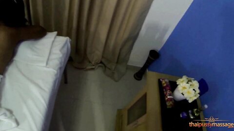 Thaipussymassage Elle