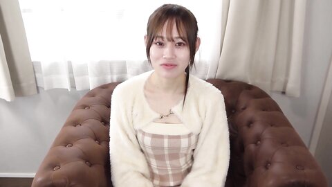 4296068-1 [Idol voice echoing in secret] A single flower of shyness blooms in the middle of winter. The world beyond the tension that even I don`t know. Koharu, 19 years old.