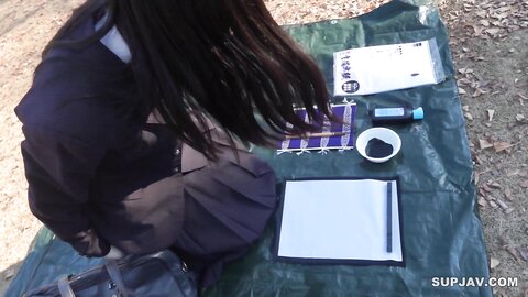 4303274 Première fois qu`elle tourne et qu`elle montre son visage ! Une étudiante sérieuse, mignonne et bientôt diplômée qui fait partie du comité de classe de son école éjacule dans sa bouche et se fait bais...