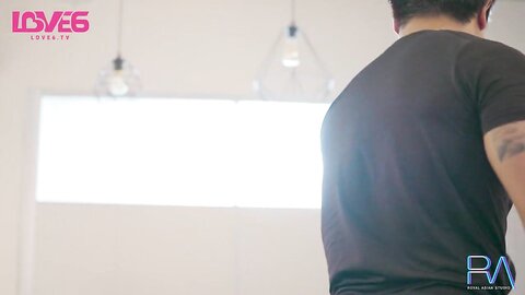 RAS-206飢渴房客求我幹與痴女巨乳妹沙發上激戰