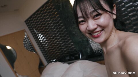 FC2PPV-4311904 初撮影・顔出し！！透き通るような色白美肌のFcup美巨乳美大生がお行儀悪く腰を動かし幾度も絶頂！！品を忘れた美白で淫らな美体に2回連続生中出し！！