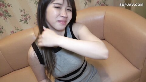 4312792 [The beautiful receptionist at a luxury car dealership seduces a frustrated uncle with a bewitching smile, squeezes his cum out of him, and then has a lot of cumshot sex with him in bed!