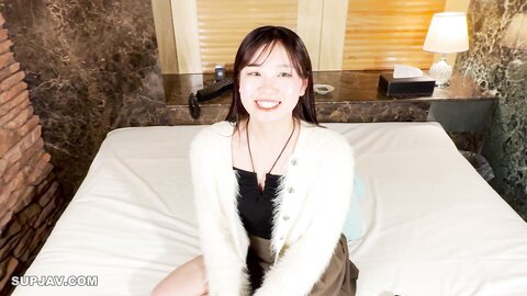 4327467 [Latest Work][Big Cock x Oni Face Shot] I let Yuki, a singer-songwriter who will make her debut in April, hold a big cock instead of a microphone.