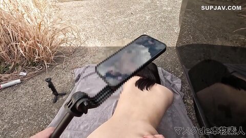4328059-2 ExclusifComplètement exposé ! Une étudiante de 18 ans qui travaille actuellement dans un maid cafe super célèbre ! ! Premier rapport sexuel en plein air, dans une rue latérale où les piétons vont et v...