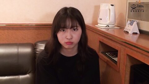 561MICA-015 [Abdominal muscle cracked athlete girl] Yuka (21) Video of twisting a 18 -cm big dick on muscle...