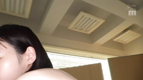 MIDV-193 Is there a person who wants to have sex with the uniform girl Sakuratan secretly at schoolSakura...