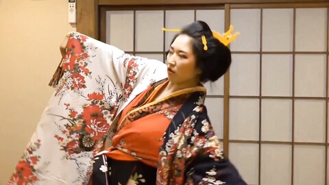 Shen Qiao  The Woman Who Seduces A Japanese Lieutenant