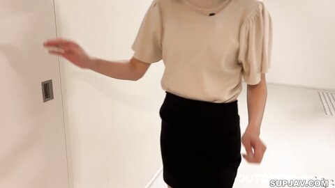 FC2PPV-4404422 絶対領域を持つ剛毛女子大生！***szqzxpoxn 商業施設でデートしたついでにミニスカ露出しながら探検して行き着いた場所は男子トイレ。トイレを利用する男性客に隠れながらするVlog撮影！！