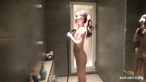 FC2PPV-4410935 スタイル抜群で才色兼備の清楚な美人妻。ふっくらパイパン極上名器。旦那様を思っているのか…終始おしとやかですが他人棒をナマで受け入れ膣奥でイッちゃう！***szysj*nzx 快感に勝てない美人妻に膣奥中出し！レビュー特典あり！