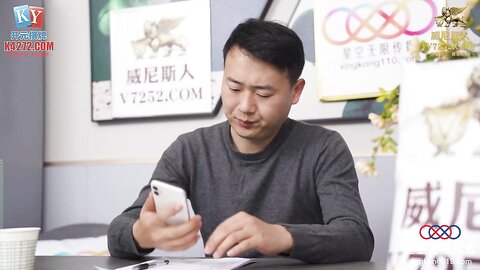 星空传媒XKVP004精神学生妹惨遭猥琐老师强上