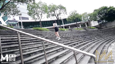 麦尼传媒NI-003变态邻居跟踪进我家求破处