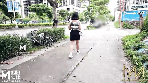 麦尼传媒NI-003变态邻居跟踪进我家求破处