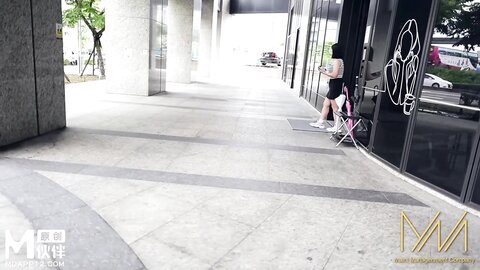 麦尼传媒NI-003变态邻居跟踪进我家求破处