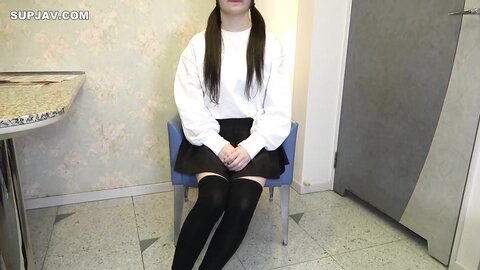 FC2PPV-4420877 [無]**zzjxpp*pop ニーハイ＋ツインテールあの天使の笑顔、超絶可愛いゆみちゃんとの2回中出しハメ撮りSEX！欲求不満の剛毛おマ〇コをイカせまくり！※特典高画質版