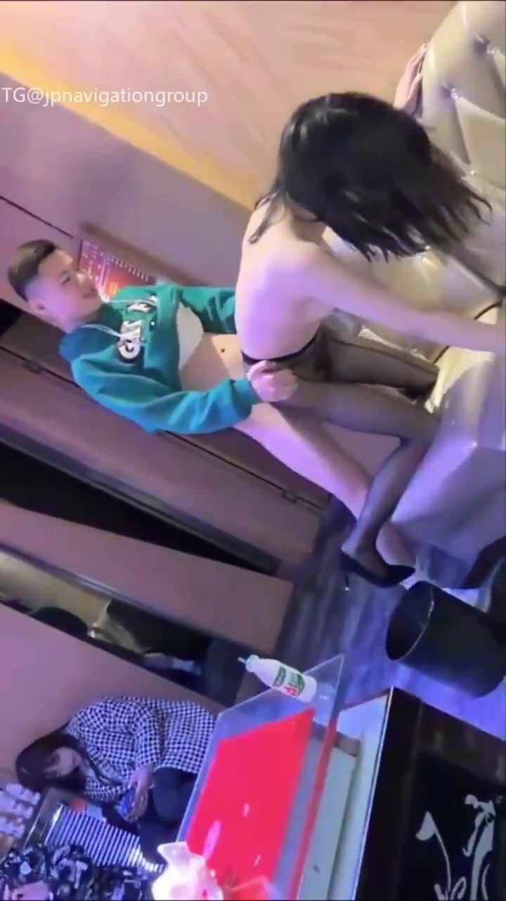 奶丸69带00后Ktv包房群P | Xasiat