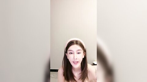 混血极品美腿花臂纹身女神直播大秀