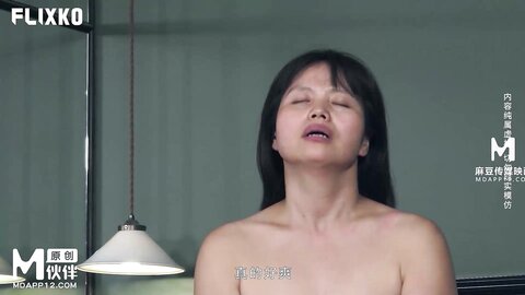 MFK-0062热裤辣妹叫外送员帮忙按摩