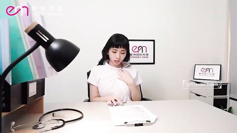 蜜桃影像EMX052痴女护士的加班时刻