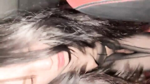 夜晚车震00后嫩妹妹，开裆黑丝袜