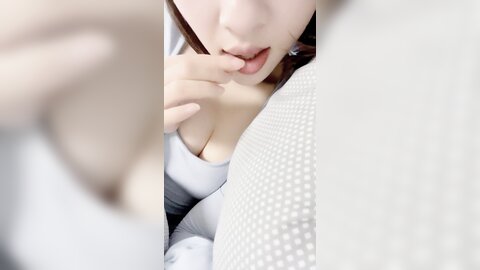 漂亮妮子小姐姐，在家寂寞发骚