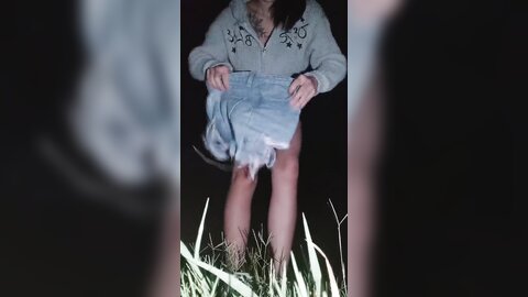漂亮小姐姐，夜晚野地大战