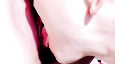 熟女人妻 奶子好涨 快舔我的逼好痒 吸出水来