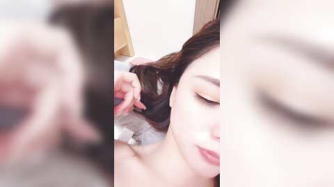 白虎美穴尤物女神，超级嫩，先自慰再操B
