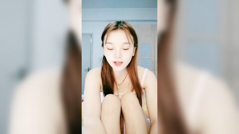 超级粉嫩，十八岁小妞