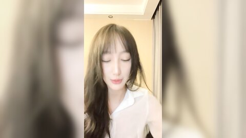 顶级尤物网红女神，衬衣黑丝美腿