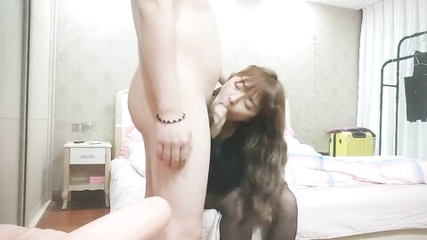 黑丝大奶Jk美眉 今天有没有带礼物 怎么这么紧