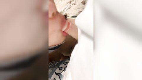 D罩杯小姐姐，女同激情，一对豪乳又大又软，穿戴假屌翘起屁股口交