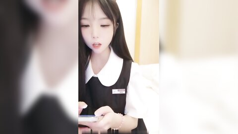 卡哇伊美少女，酒店约炮大战，一对坚挺美乳