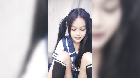 双马尾清纯美少女，情趣学生制服。娇小身材卡哇伊