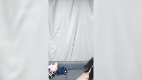 双马尾清纯美少女，情趣学生制服。娇小身材卡哇伊