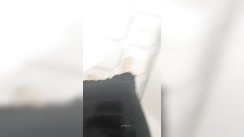 大奶小少妇，老公出差约炮操逼，开裆肉丝无套抽插