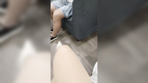 大奶小少妇，老公出差约炮操逼，开裆肉丝无套抽插